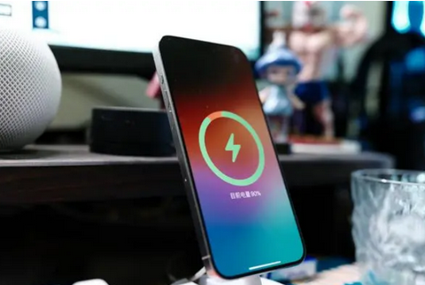 虎丘苹果15换屏服务分享用什么充电器给iPhone15充电更好 